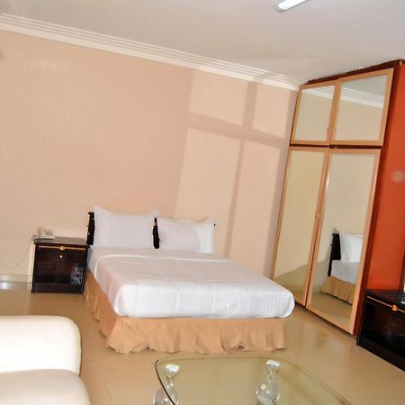 Riviera Hotel Benin Cotonou Buitenkant foto