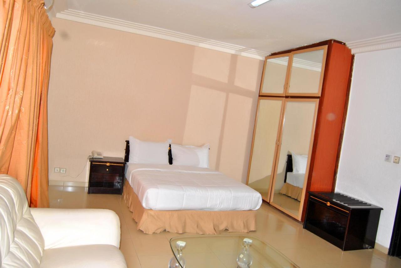 Riviera Hotel Benin Cotonou Buitenkant foto