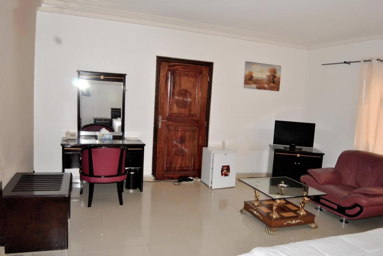 Riviera Hotel Benin Cotonou Buitenkant foto