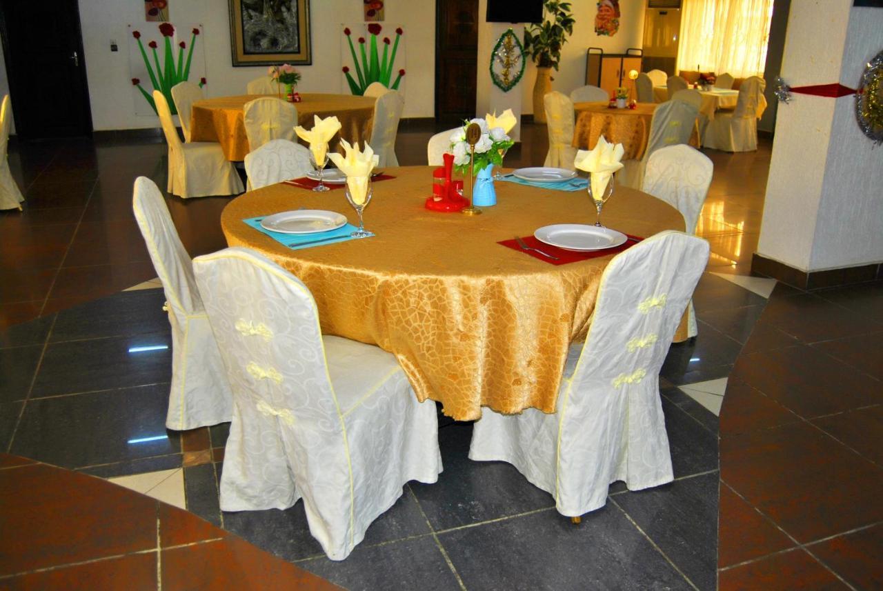 Riviera Hotel Benin Cotonou Buitenkant foto